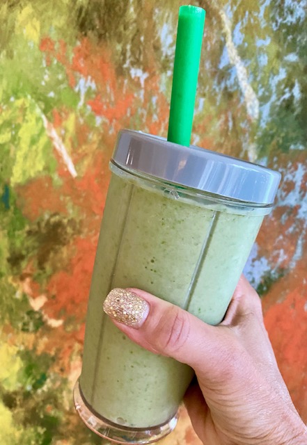 personal size blender green smoothie with a green straw personal size blender green smoothie with a green straw