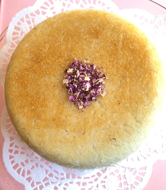 Rice steamed in a rice cooker with crispy tahdig