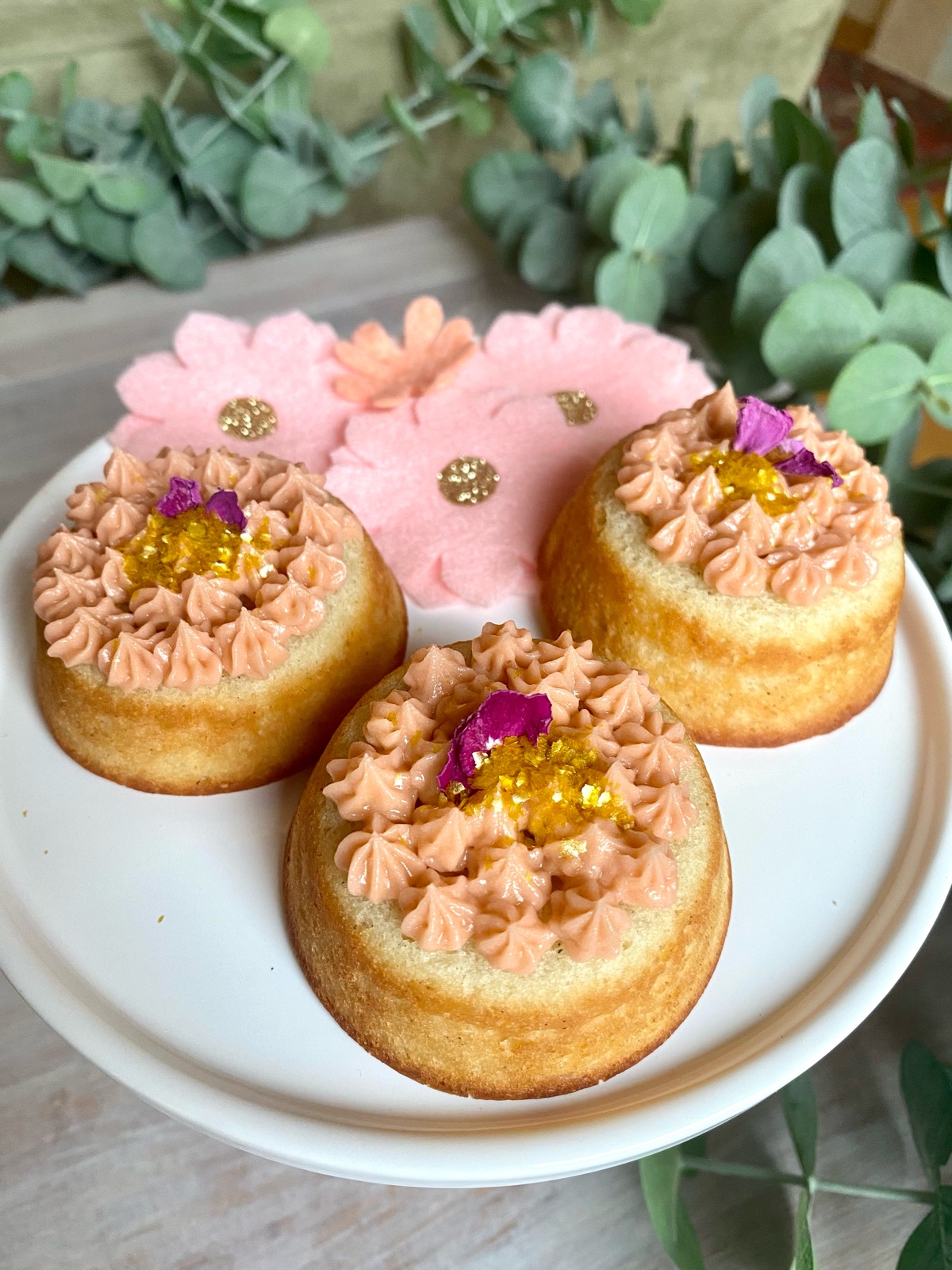 Yazd cakes with saffron buttercream frosting